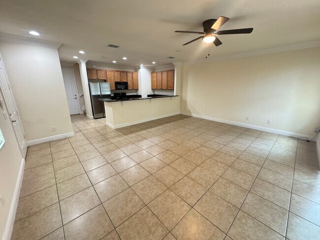 Foto del edificio - Fantastic Townhome In The Highly Desired E...