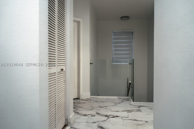 Foto del edificio - 4180 NE 21st St
