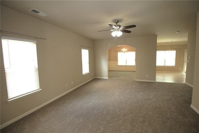 Foto del edificio - 1317 Castleberry Dr