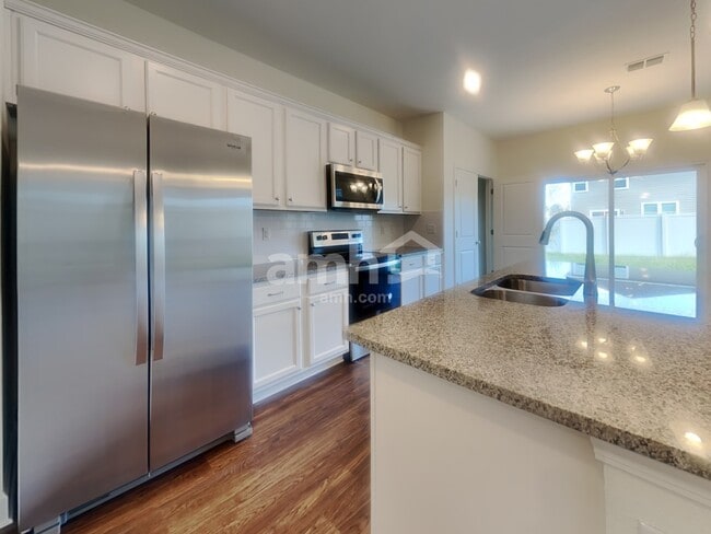 Building Photo - 5780 Hampton Creek Rd