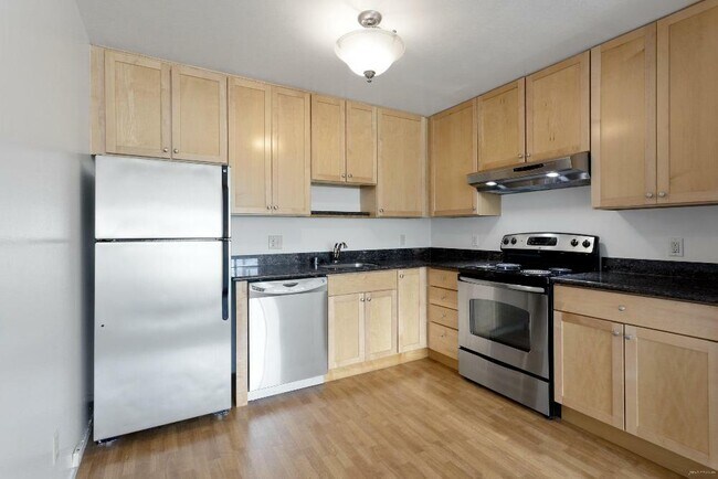 Building Photo - 275 Grand View Ave