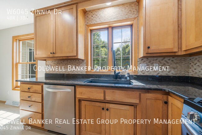 Building Photo - W6045 Zinnia Dr