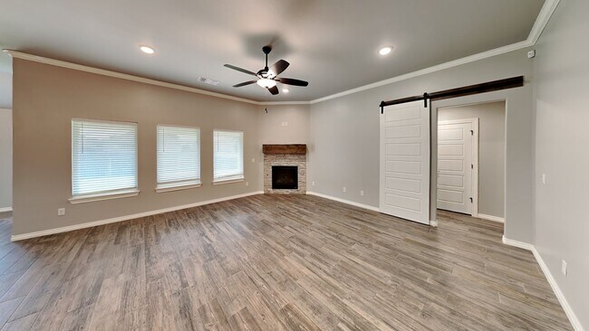 Building Photo - Magnificently Beautiful 4 Bedroom 3 Bathro...