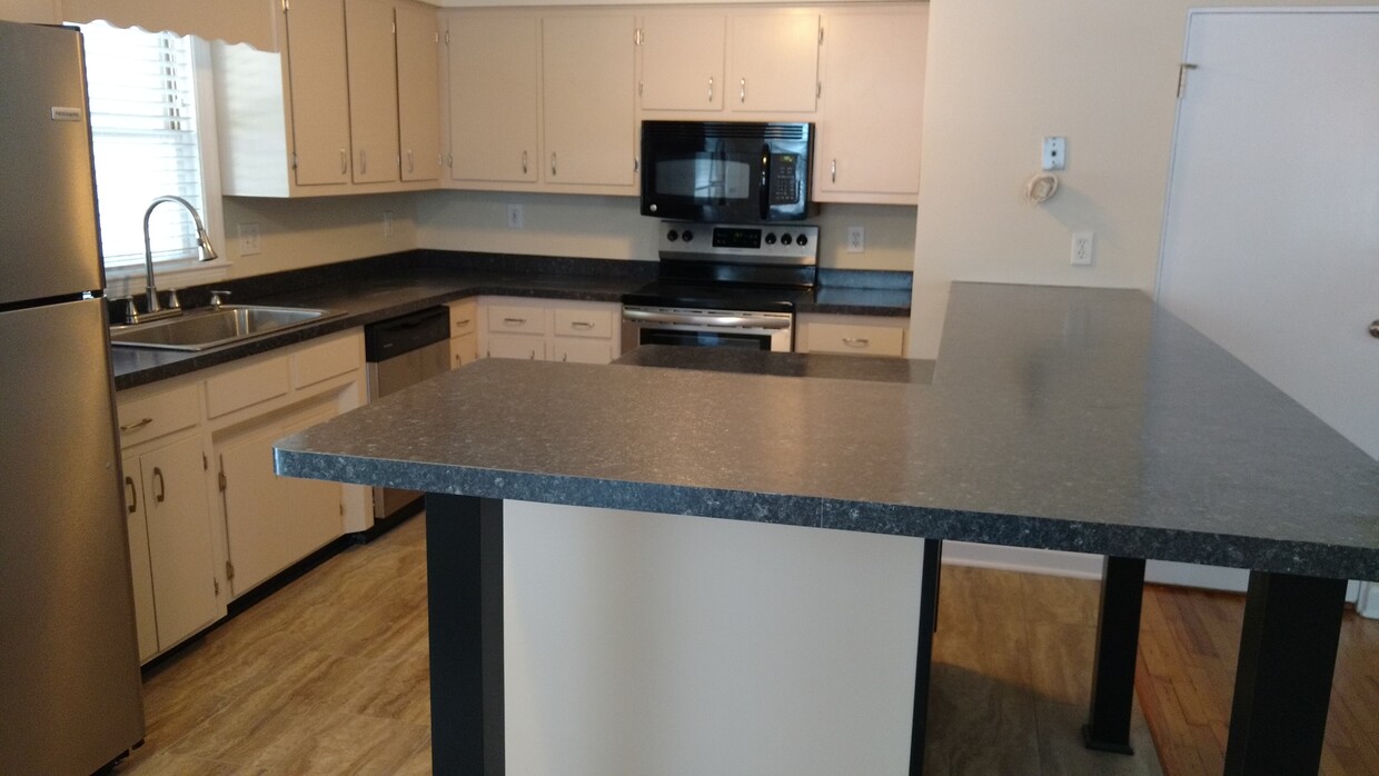 Kitchen - 1001 Nichols Dr
