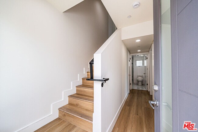 Building Photo - 2055 1/2 S Garth Ave