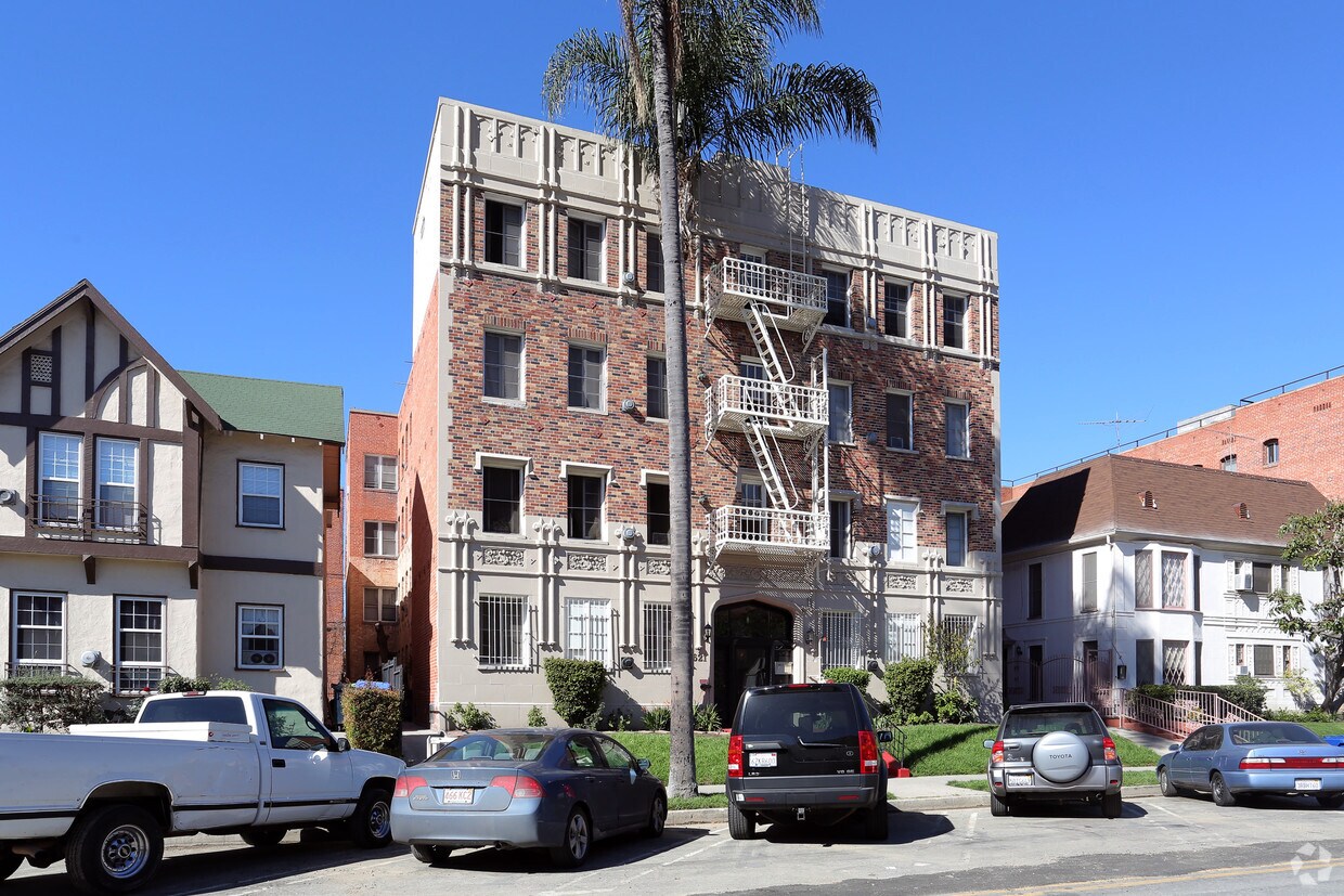 621 S Dunsmuir Ave, Los Angeles, CA 90036 Apartments in Los Angeles, CA