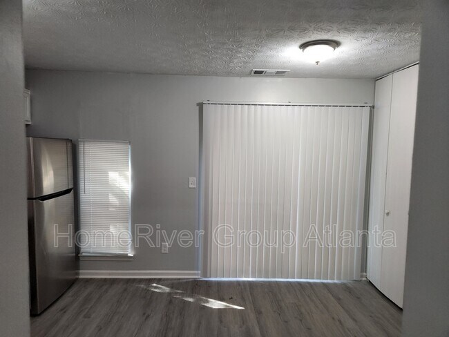 Foto del edificio - 6271 Marbut Farms Ln