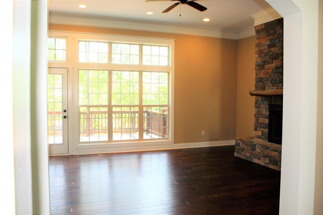 Building Photo - 117 Hammerstone Cir