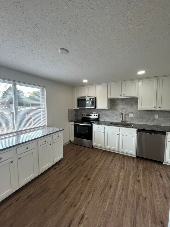 Building Photo - Renovated 5 Bedroom Home-Rare Find