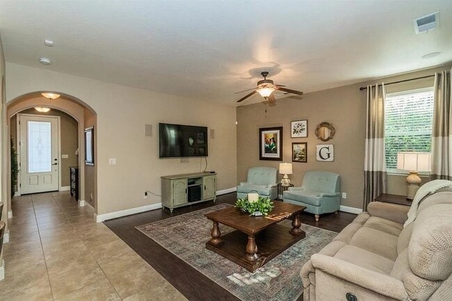 Building Photo - 1295 E Via Estrella Dr