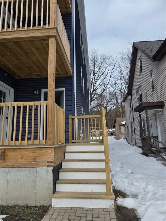 Building Photo - 715 River St