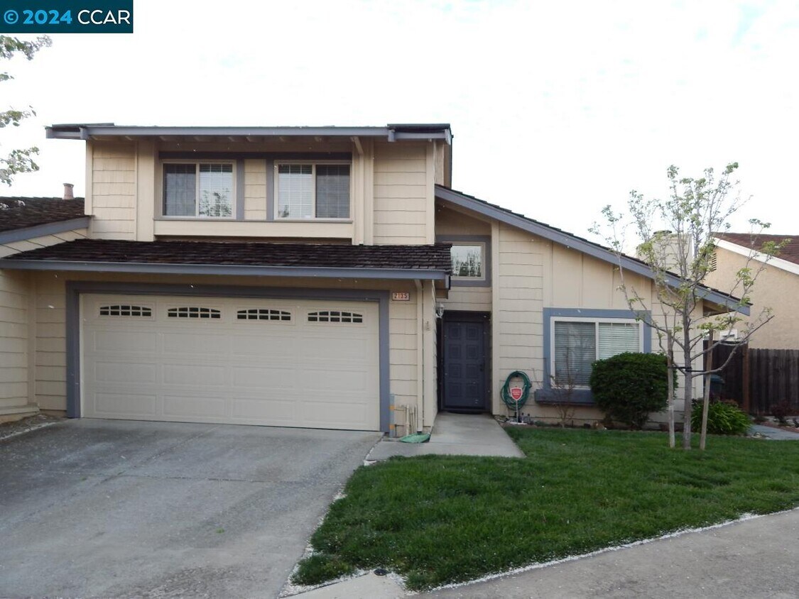Primary Photo - 2135 Rock Pass Pl