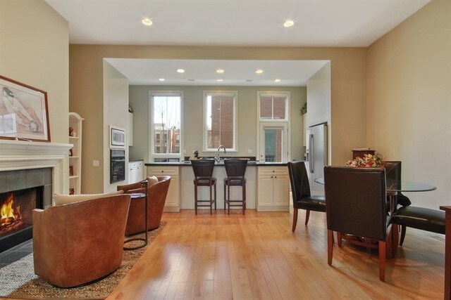 Building Photo - 437 N McClurg Ct