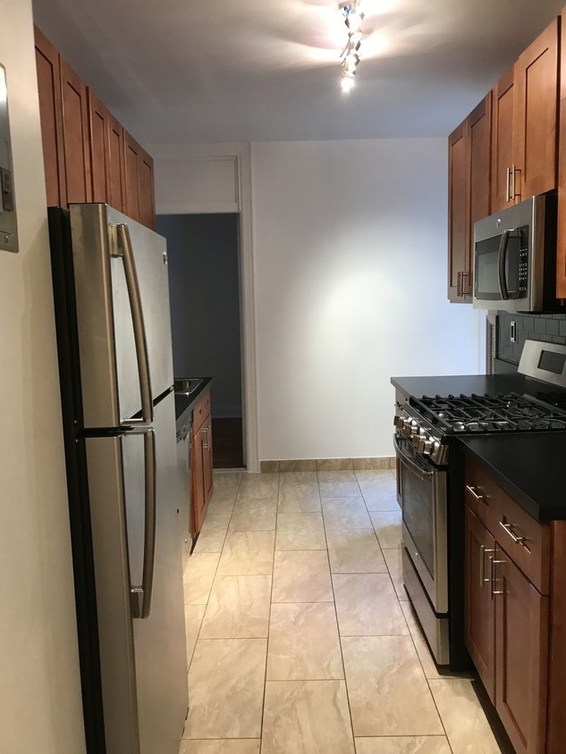 Foto principal - 206 W 99th St