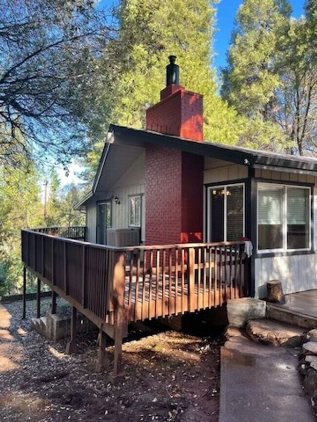 Building Photo - Beautiful Home Ready for Move-in