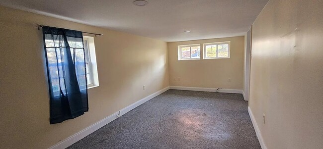 Building Photo - 3810 Golfview Dr