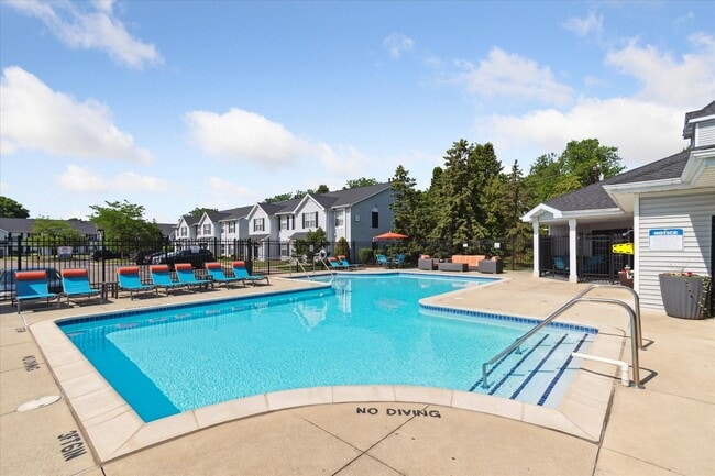 Building Photo - Green Meadows