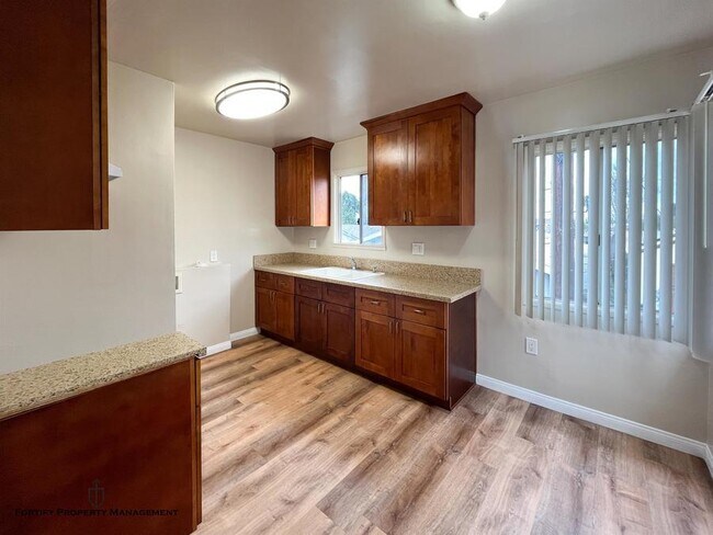 Foto del edificio - 1137 1/2 W 90th St