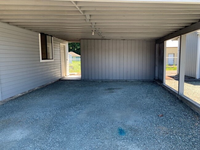 Building Photo - Myrtle Point Living