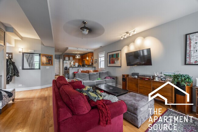Foto del edificio - 3023 N Oakley Ave