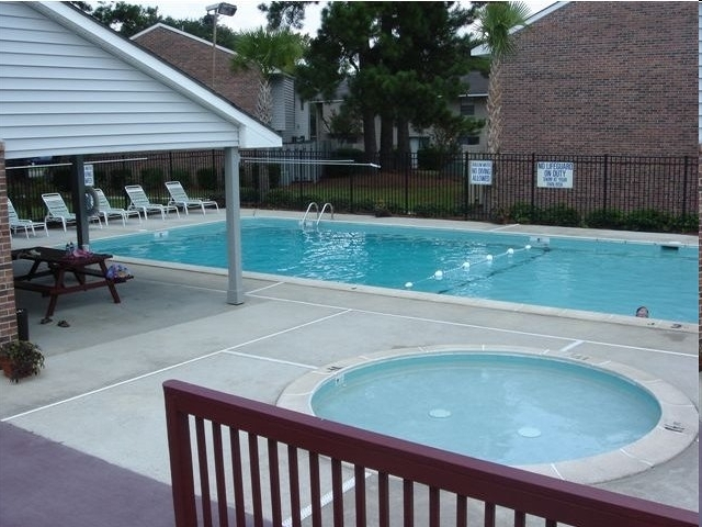 Pool - Parsonage Point Apartments