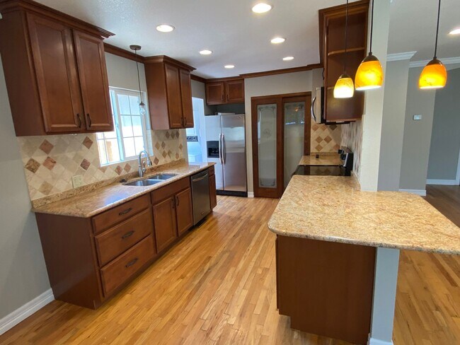 Foto del edificio - Charming Updated 3-Bedroom Home Just North...