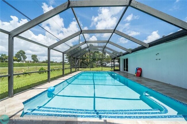 Foto del edificio - 15201 Jackson Rd