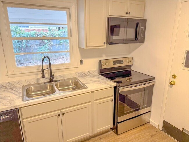 Foto del edificio - 633 Brookwood Dr