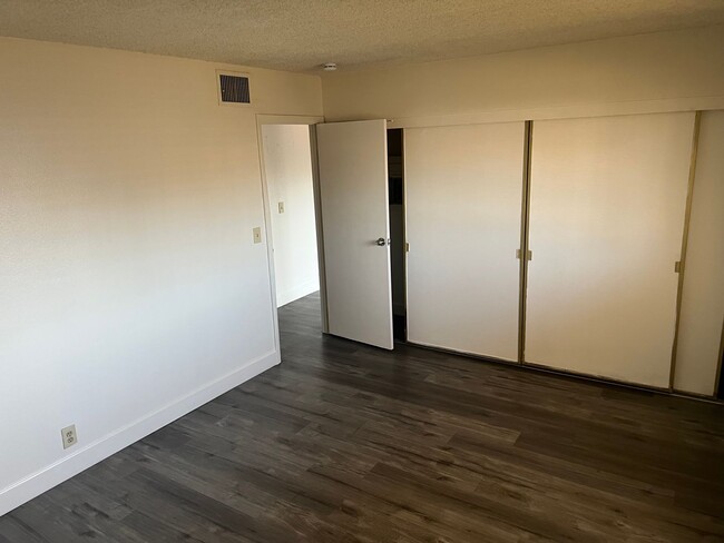 Building Photo - 2 Bedroom 1 Bath In Central Las Vegas