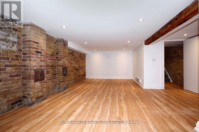 Building Photo - 167 Broadview Ave