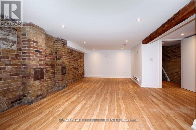 Photo du bâtiment - 167 Broadview Ave