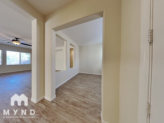 Foto del edificio - 6524 Greenlet Ave