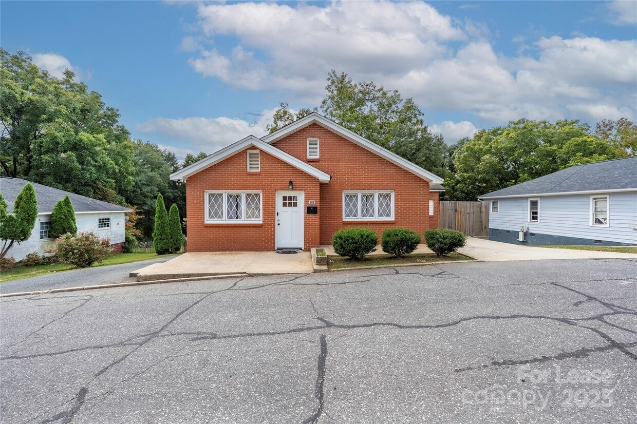 Foto principal - 387 Woodlawn Ave