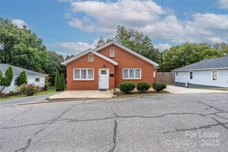 Building Photo - 387 Woodlawn Ave