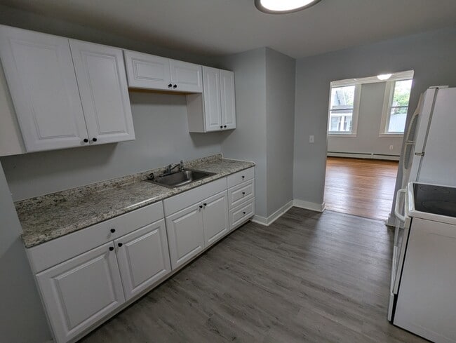 Photo - 12 Cottage St Apartment