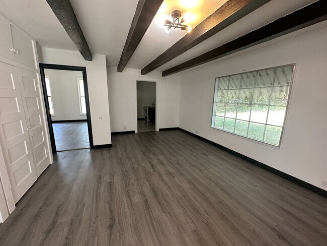 Foto del edificio - 217 SW B St / 217 SW B St 1/2