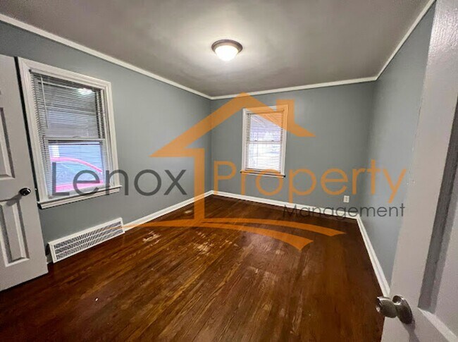 Foto del edificio - 4 Bedroom Home In Eastpointe