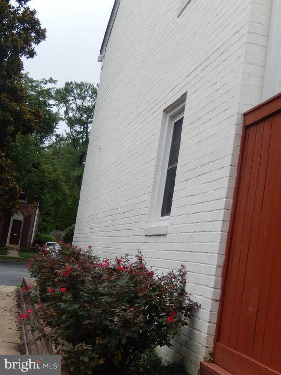 Building Photo - 783 Azalea Dr