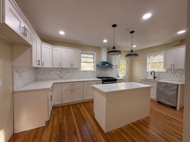 Building Photo - 194 Fells Ave