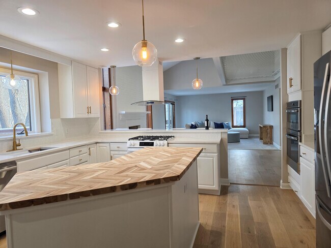 Foto del edificio - 3427 E Dobson Pl