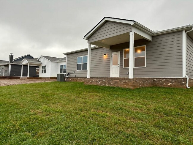 Building Photo - 3717 Clementine Ln