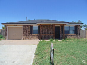Building Photo - 4638 Erskine St