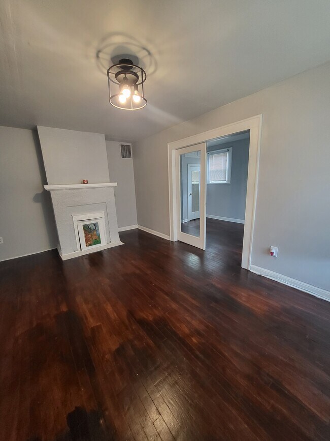Foto del edificio - 1718 Pine Grove Ave