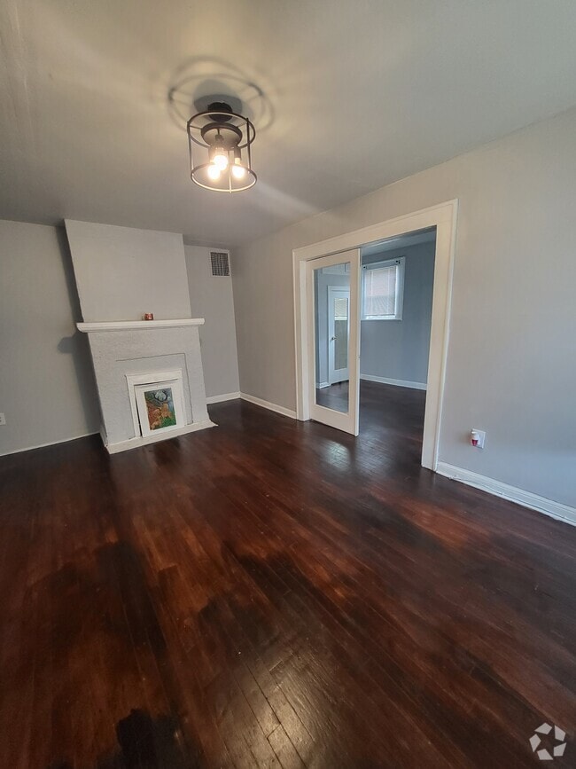 Building Photo - 1718 Pine Grove Ave