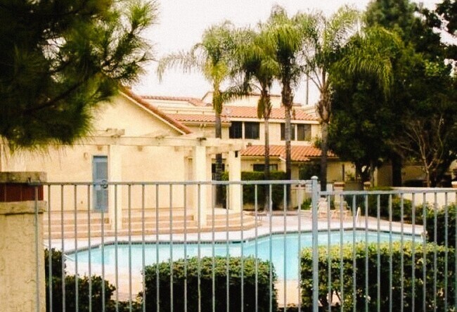Foto del edificio - 8167 Vineyard Ave
