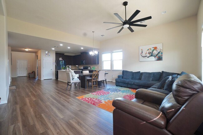 Foto del edificio - 445 Arrowhead Vine St