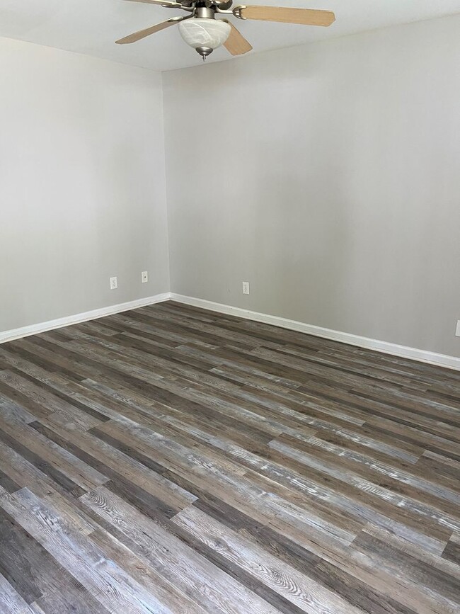 Foto del edificio - Great 2 bedroom townhome community located near downtown Dallas