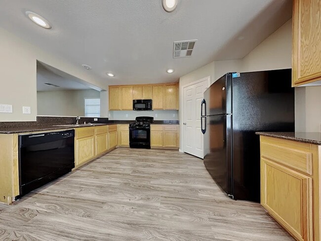 Building Photo - 10753 Bayview House Ave