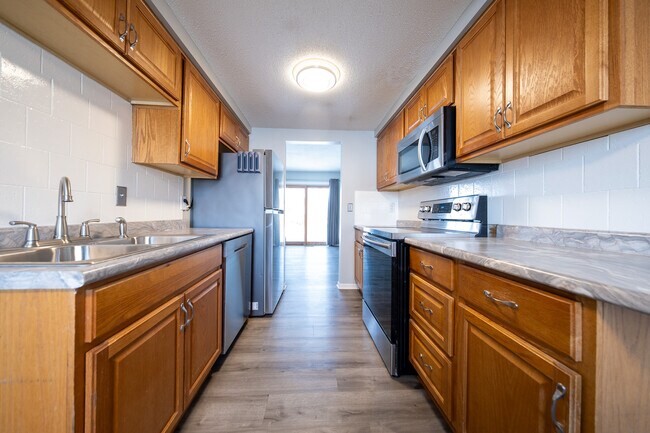 Foto del edificio - 7677 Whitney Dr