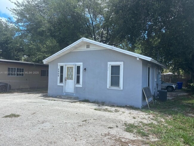 Building Photo - 5909 NW 5th Ct
